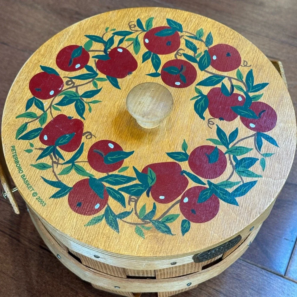 PETERBORO Apple Wreath 2003 Basket